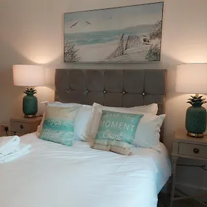 https://one-bed-luxury-apartment-in-heart-of-canary-wharf-london-e14.cambridgehotelsuk.com
