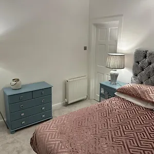 Amazing Getaways - The Place For With Free Parking Apartment