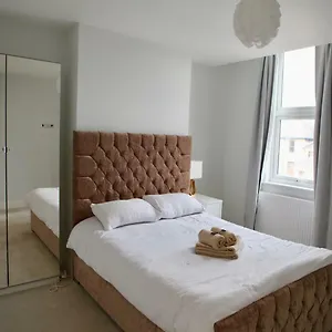 https://lawn-house.brighton-hotels-england.com